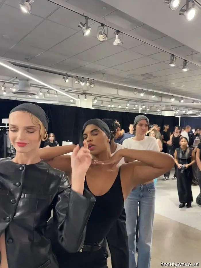 Sono una modella curvy, e questo è com'è dietro le quinte alla NYFW con il marchio che fa le cose per bene.