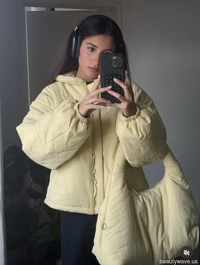 5 Spring Trends This Stylish Parisian Mom Adopts from Her Daughters