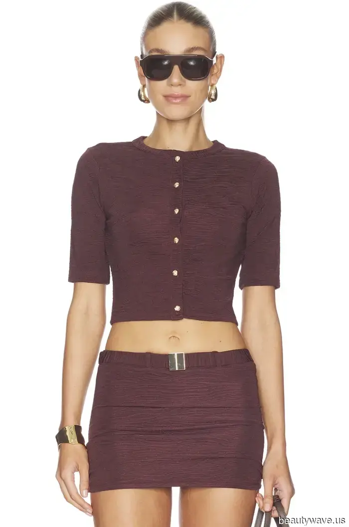 Here are the surprising color combinations that everyone stylish is already sporting this spring.