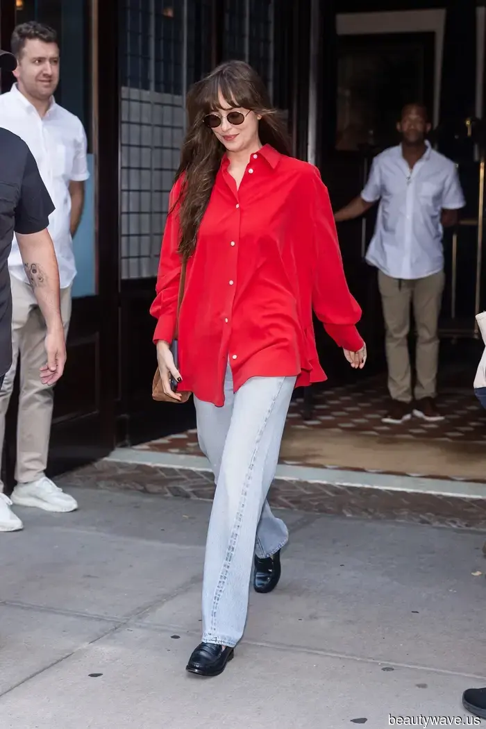 Just so you’re aware, these are the cult-favorite jeans approved by Hailey Bieber that every celebrity is sporting.