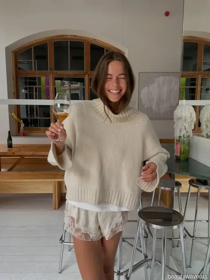 6 Pezzi Chic che le It Girl Abbinano ai Loro Pantaloni Corti e Gonne con Pizzo
