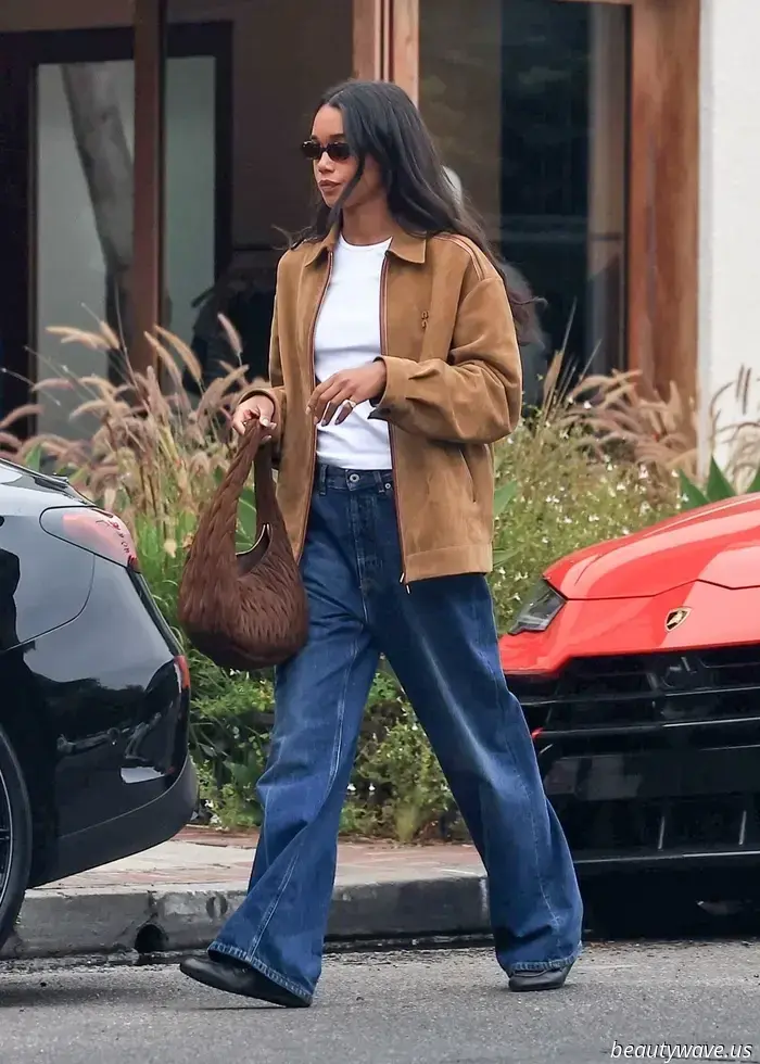 Stylishly Attired Individuals Recognize That This Flat-Shoe Trend Instantly Enhances Baggy Jeans.