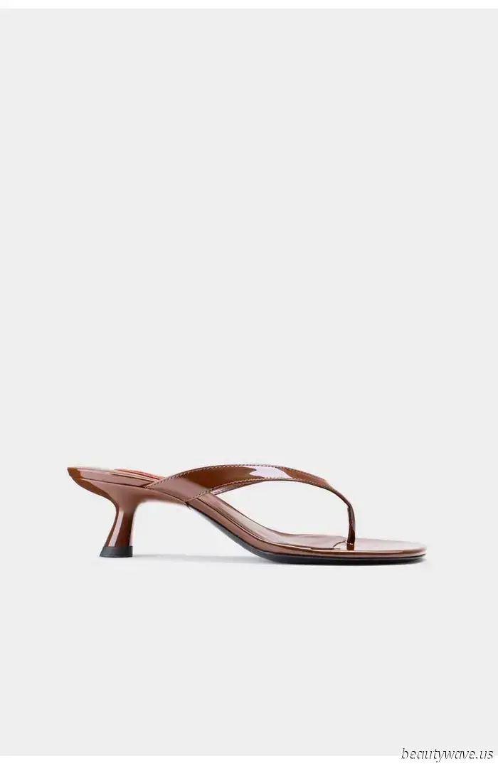 To achieve a stylish fashion-forward look, pair this shoe trend with cropped pants.