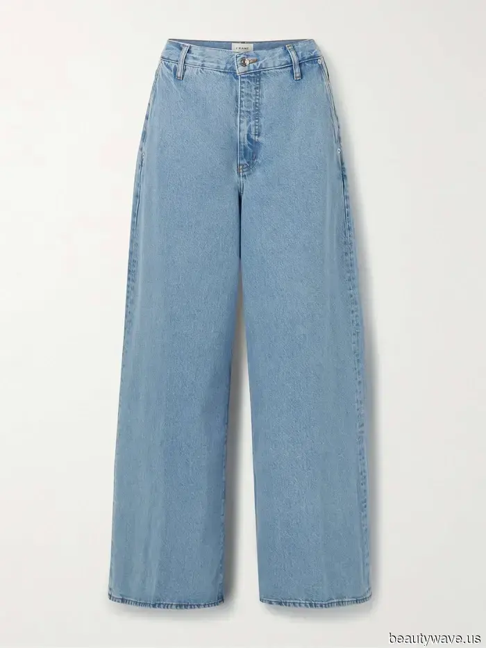 Fashion enthusiasts in Copenhagen have recently been pairing these 5 types of shoes with jeans.