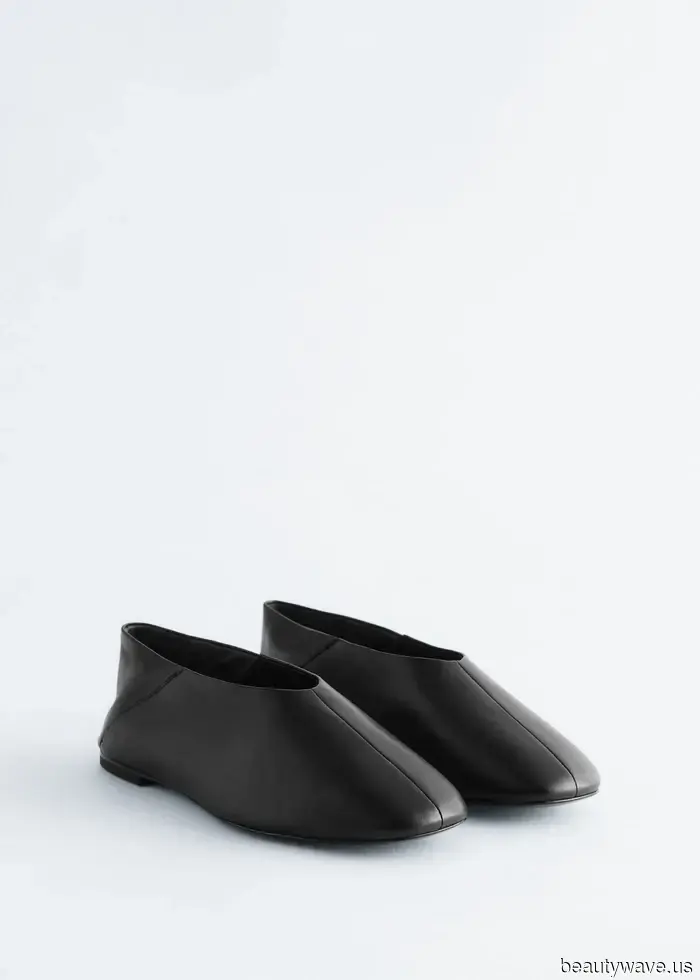 From Paris to New York, here are 9 stylish ballet flat trends that fashion-forward girls are continuously sporting.