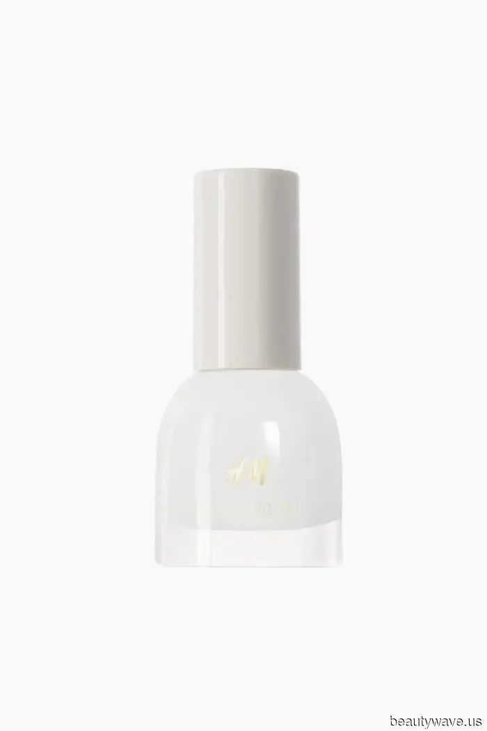 Nicht Chrome, Nicht Milky&mdash;"Marshmallow Nails" ist der elegante Maniküre-Trend, den man sich diesen Winter wünschen sollte.