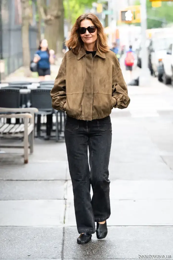 Not skinny jeans—people in their 40s are pairing this "outdated" denim trend with ballet flats.
