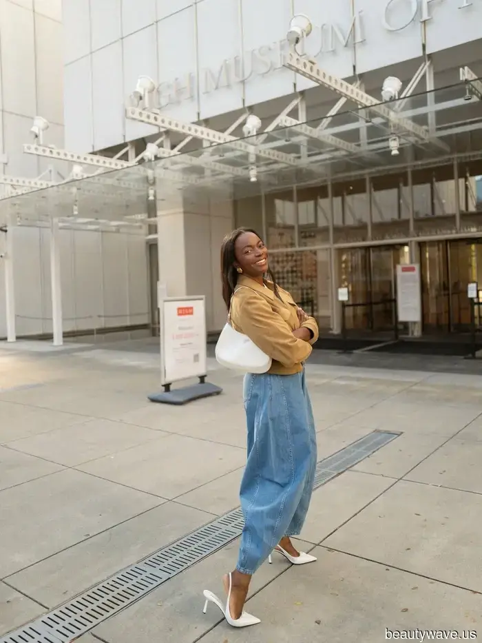 Hell gewaschene Jeans sind zurück&mdash;4 Schuhfarbentrends, die Modeleute dazu tragen.