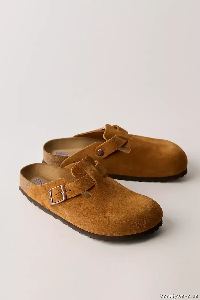 To Avoid a Dated Look While Wearing Birkenstocks, Match This Specific Style With This Pant Trend.