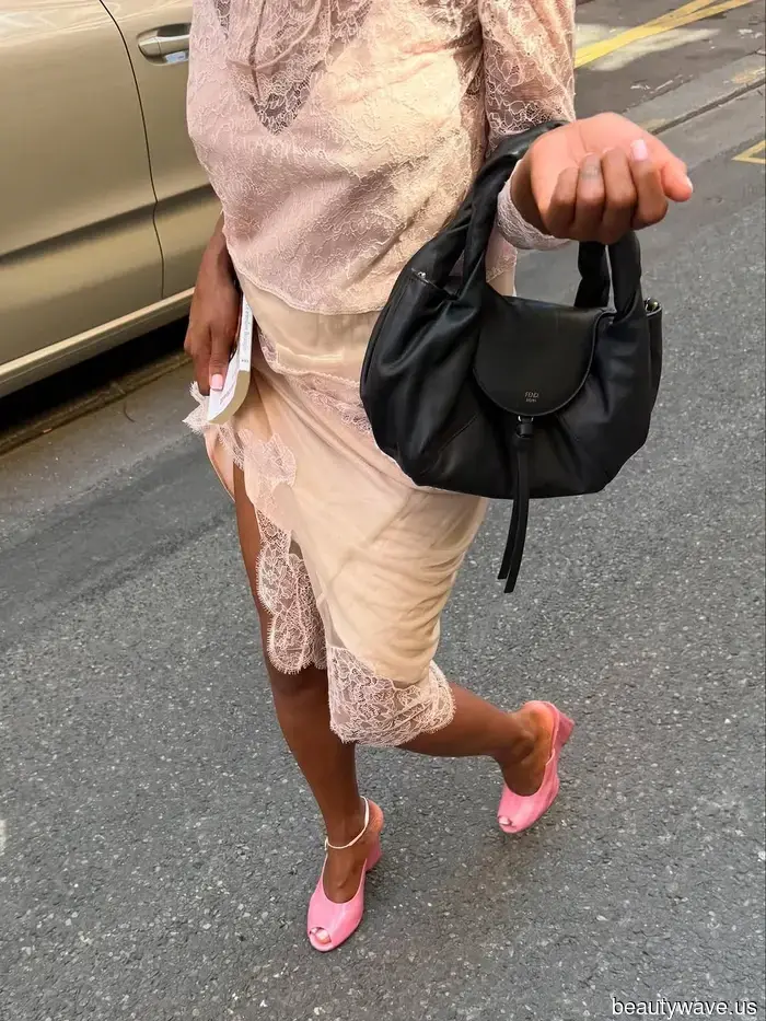 Alle coolsten Mädchen, denen ich folge, tragen diesen "veralteten" Schuhtrend mit Jeans, Kleidern und Röcken.