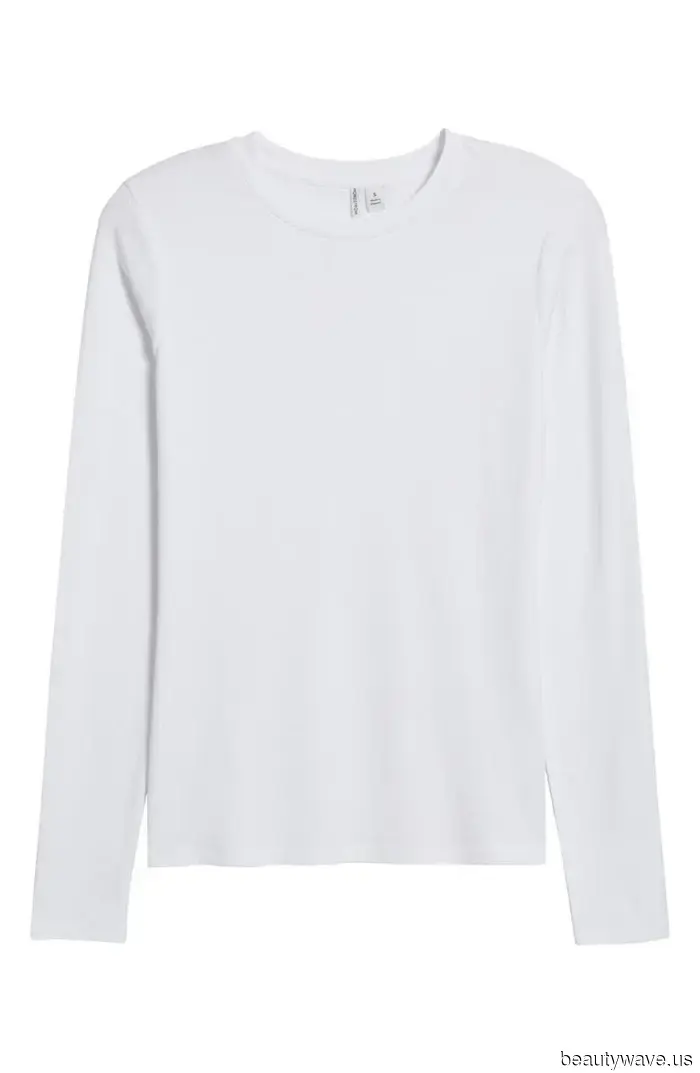 Move over, blue and black jeans—this unexpected denim hue is the go-to choice for all the trendsetters in 2025.