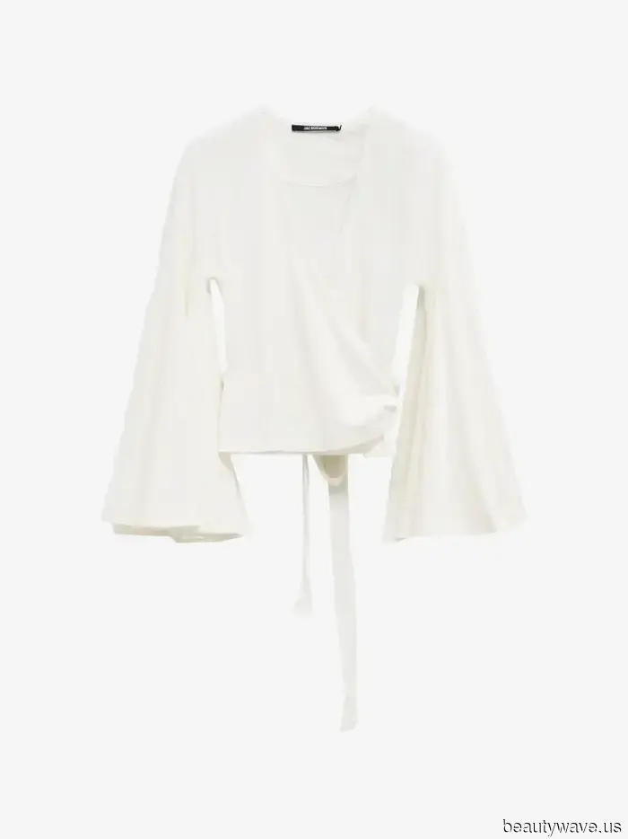 Step Aside Broderie Blouses—Jeans and Sandals Are Far More Stylish with This Trending Option.