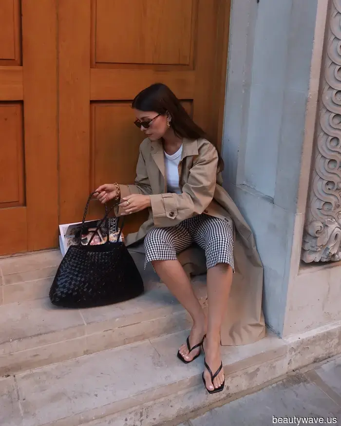 If you’re purchasing a woven bag this summer, opt for this sophisticated, classic design.