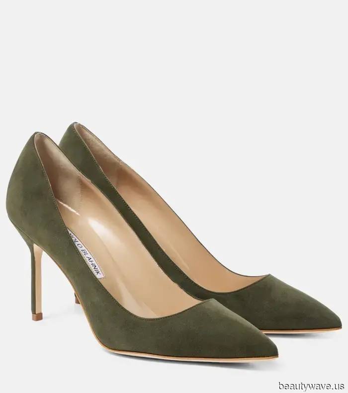 Keep an eye on the Basic Jeans—this "Outdated" denim style is making a comeback.