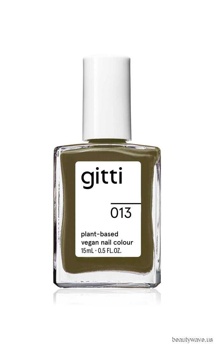 "Dirty Martini" unghie è la tendenza manicure chic (eppure polarizzante!) che sto approvando nel 2026