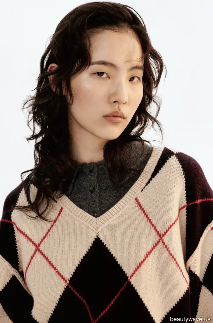 I devoted the entire afternoon to trying on H&M's trendiest knitwear—these 9 items appear surprisingly high-end.