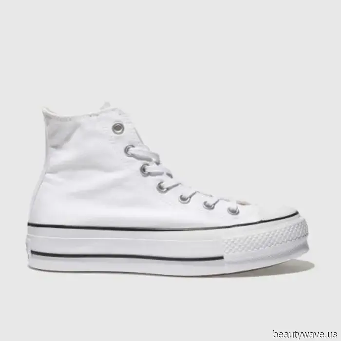 No Sambas&mdash;En mi opinión, esta tendencia de zapatillas atemporales se ve mejor con jeans cada vez.