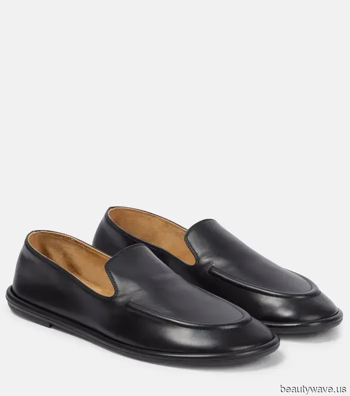 Es ist noch nicht Stiefelsaison&mdash;diese trendigen Ballerinas von The Row sind überall, wo ich hinschaue.