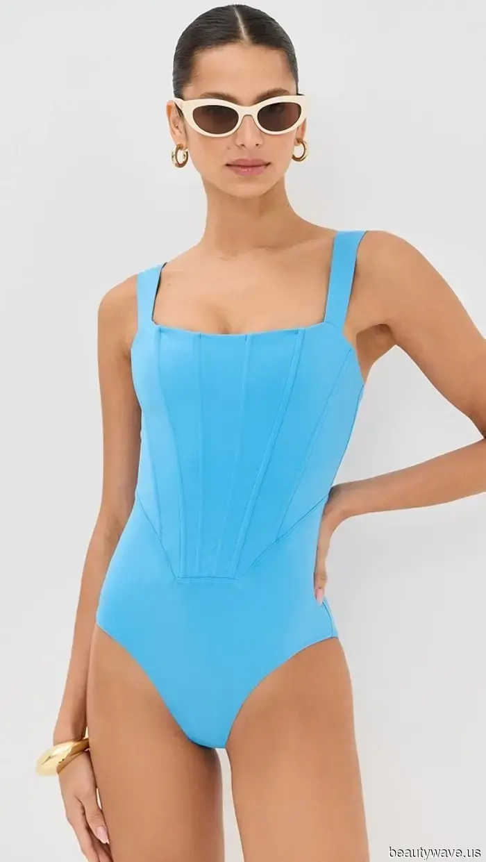 Improvvisamente, tutte le persone più alla moda indossano questi 2 colori specifici per costumi da bagno.