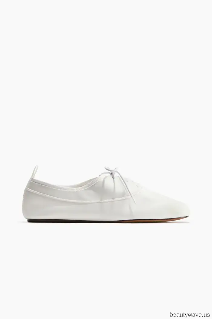 Here’s how to embrace the viral flat-shoe trend that everyone purchased earlier this year for Fall 2026.
