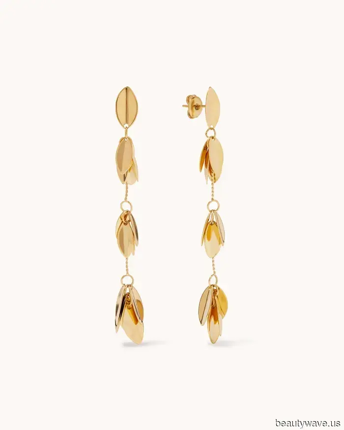 5 Accessories That French Women Are Currently Using to Elevate Their Simple January Outfits with Chic Style