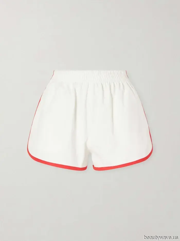 Seen in NYC—the Shorts Trend that It Girls are pairing with T-Shirts.