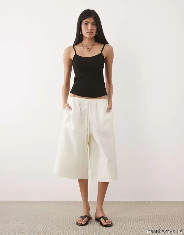 Comò Eleganti nei Loro 20 e 50 Anni Concordano&mdash;Questa è la Tendenza di Pantaloni Corti più Chic che Puoi Indossare in Questo Momento