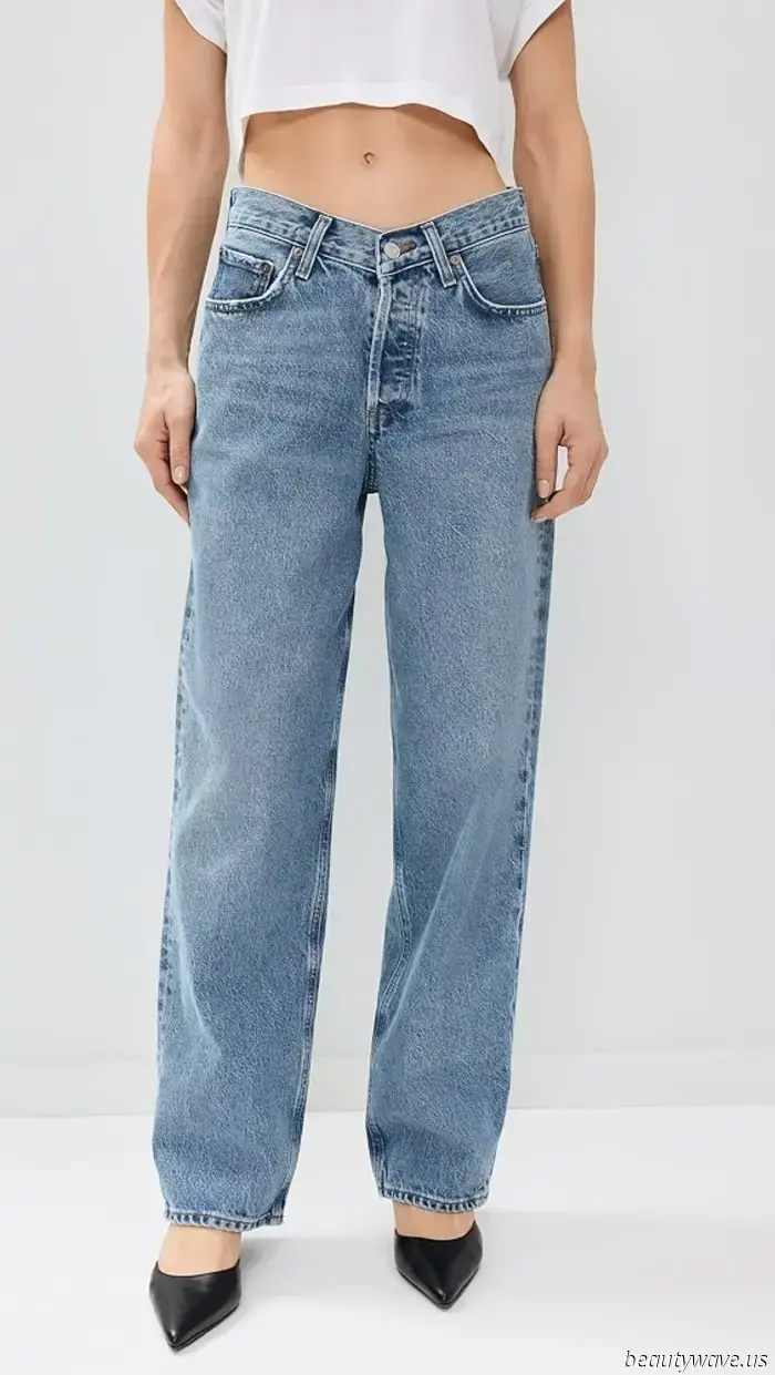 It's surprising how much more stylish this '90s sneaker trend makes jeans and a blazer appear.