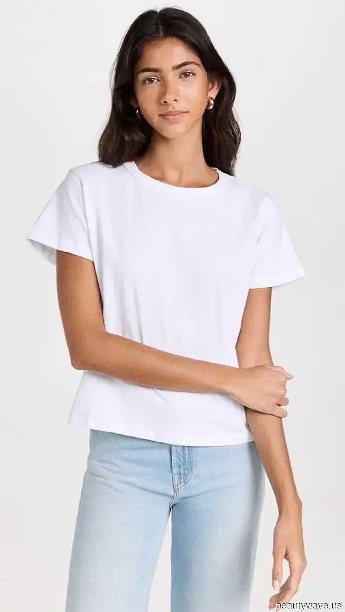 Ogni ragazza di moda millenaria a NYC indossa questo esatto outfit con t-shirt ogni settimana.