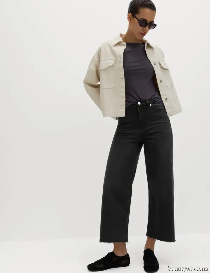 A Parigi, le donne più chic indossano uno di questi abbinamenti tra scarpe basse e pantaloni cropped.