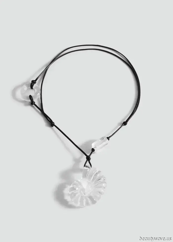 Out of the blue, everyone in the fashion world is sporting this jewelry trend—I recently discovered the most stylish option for less than $100.