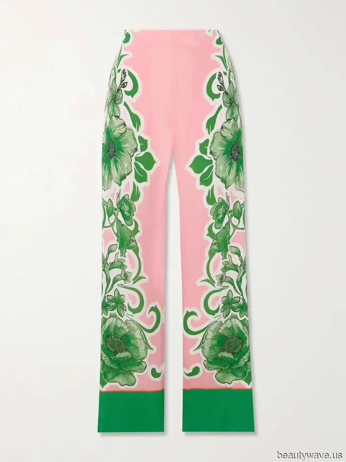 JLaw Just Styled The Row's Popular Flip Flops with a Jeans Alternative Trend I Never Thought She Would Adopt.