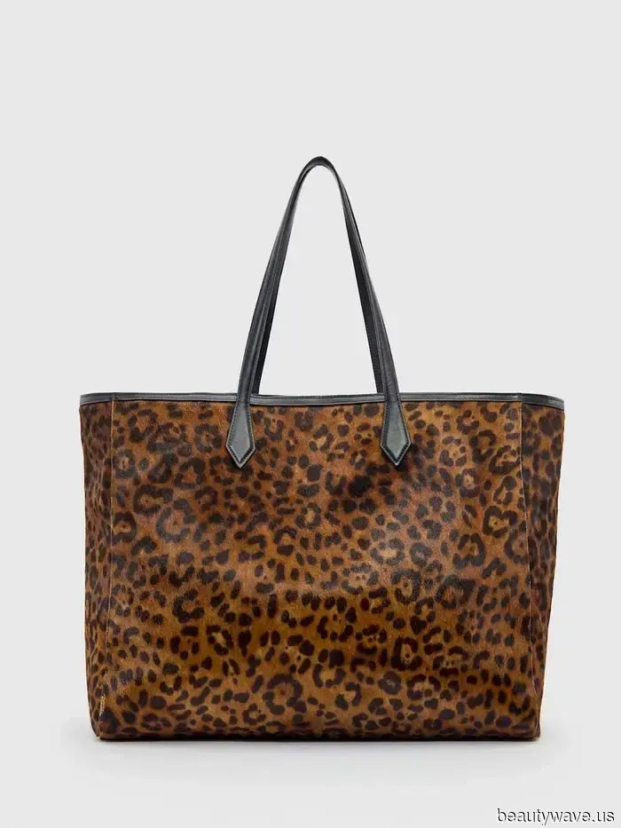 Forget the black shoes and black bag—this shoe and bag pairing looks so much cooler.