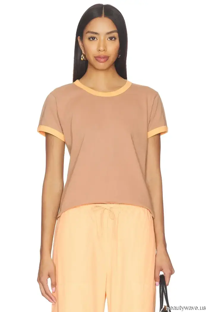 In simple terms, this T-shirt trend enhances the style of jeans and sandals.