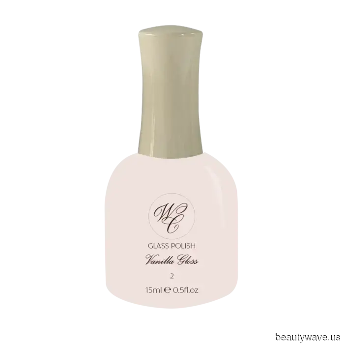 Sie sind nicht milchig, sie sind glasig&mdash;Harriet Westmoreland hat diesen neuen Nageltrend fest auf die Karte gesetzt.