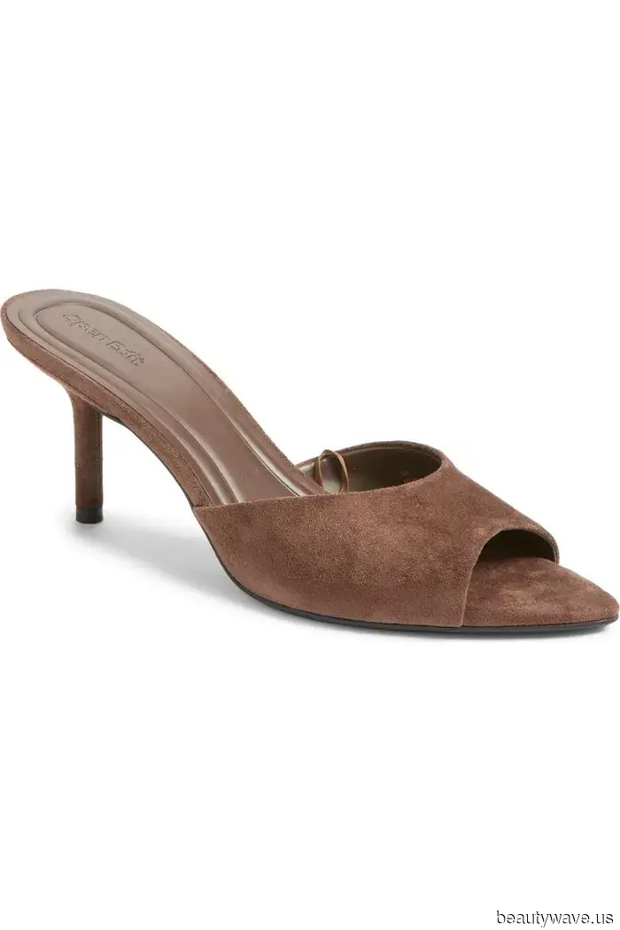 Potresti indossare tacchi neri, ma J.Lo è la prova che questo colore di scarpe sta meglio con abiti avorio.