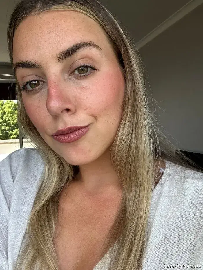 Я носила новую помаду Clinique Nude Honey Almost каждый день неделю — вот что нужно знать