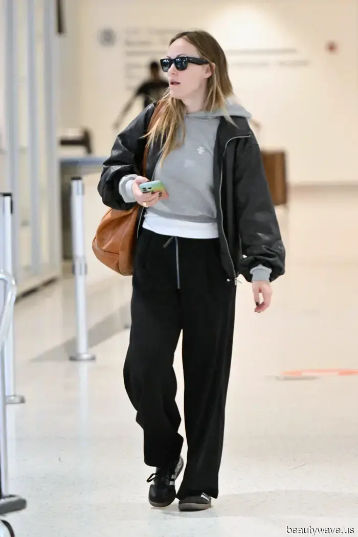 Gesichtet am JFK Flughafen: Die Anti-Trend Sneakers, auf die Olivia Wilde bei Langstreckenflügen schwört