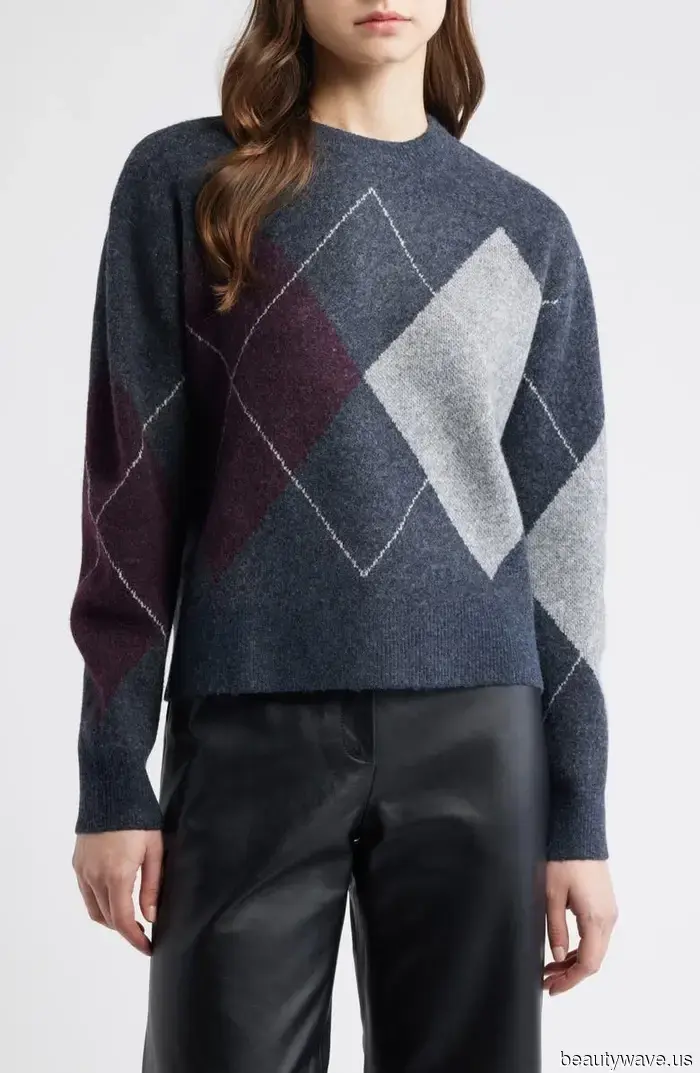 Plötzlich trägt jede Modeperson den Pullover-Trend, der vor nicht allzu langer Zeit als hässlich galt.