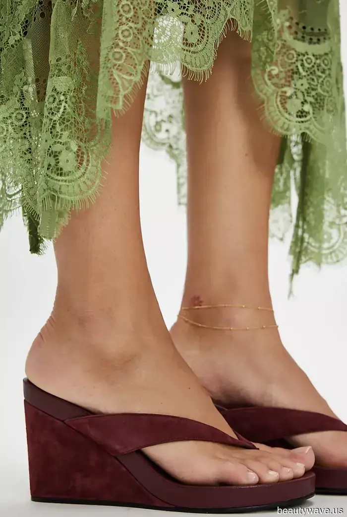 Alle coolsten Mädchen, denen ich folge, tragen diesen "veralteten" Schuhtrend mit Jeans, Kleidern und Röcken.