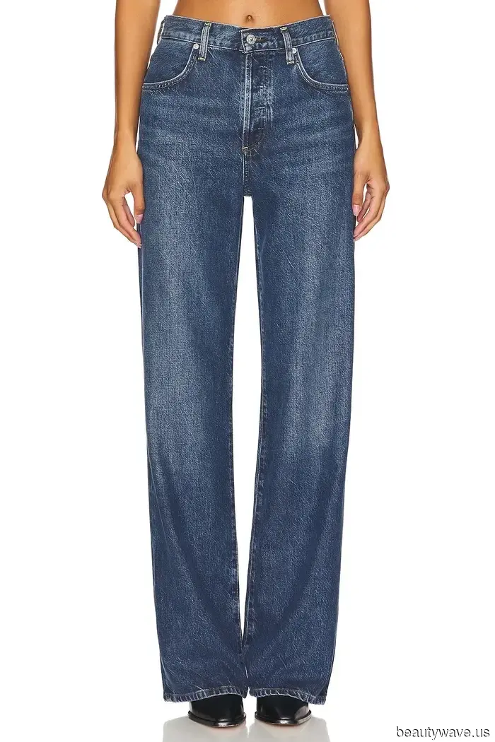 These combinations of jeans and sneakers are considered "out," but these options feel very much like 2026.