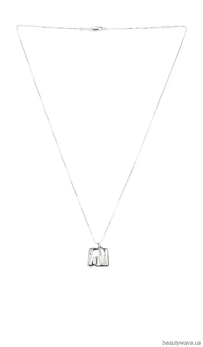 Ho impostato il limite di prezzo di ricerca Revolve a $150 e ho trovato questi 44 gioielli chic.