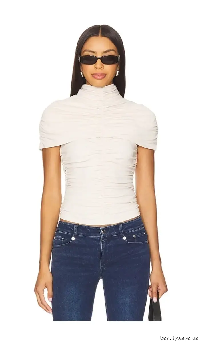 Meine Mutter hat noch nie bei Revolve eingekauft, ist aber interessiert&mdash;ich habe ihr diese Artikel zum Überlegen geschickt.