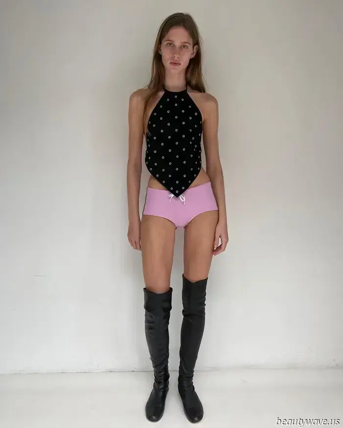 In Spagna, ogni donna alla moda possiede questa maglietta in più di un pezzo