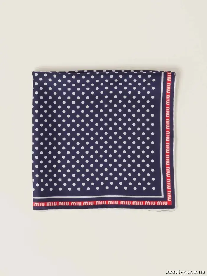 Способ носить шарф от Миуччи Прады в 2025 году