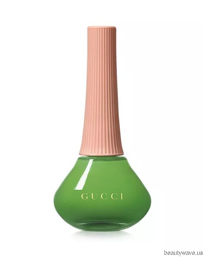 The 19 Chic Nail Colors Trendsetters Are Embracing This Fall (Along with the Ones They're Discreetly Phasing Out)