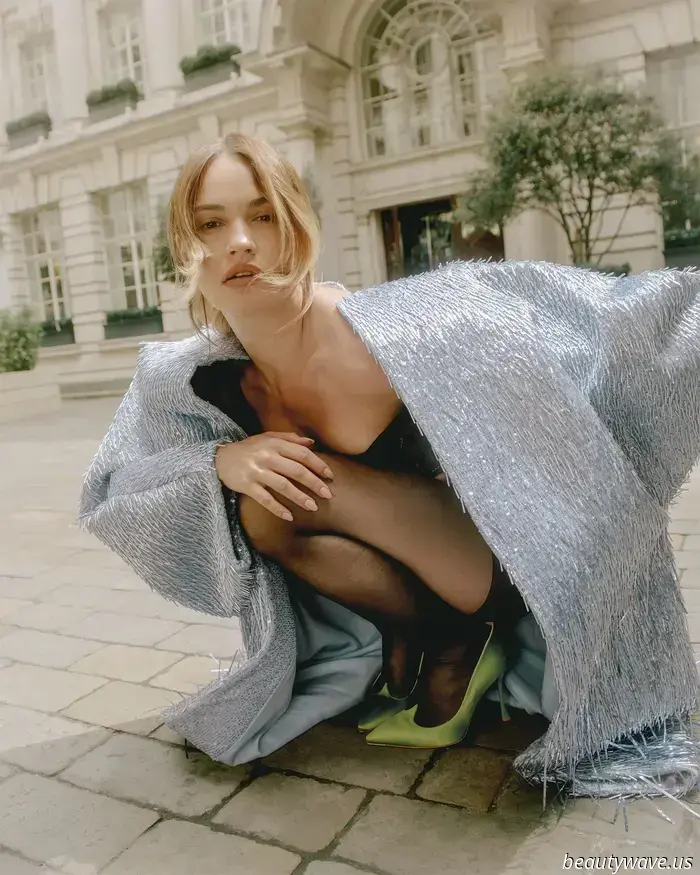 Lily James continua a dimostrare di essere il camaleonte per eccellenza di Hollywood