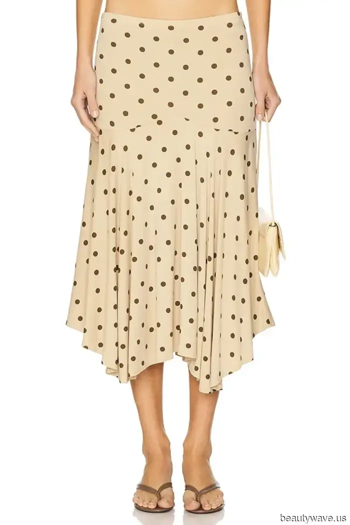 It's a Fact: Women in Paris and Los Angeles are all sporting this understated date-night ensemble.