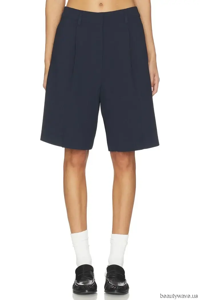 5 Tendenze di Pantaloni Corti Estivi che le Persone di Moda Stanno Abbinando con le Loro Ballerine Questa Estate