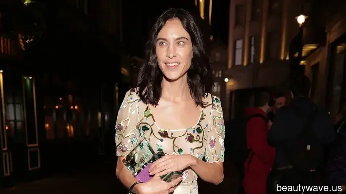 Если вы собираетесь продолжать носить цветочные платья зимой, то эта куртка и эти ботинки абсолютно необходимы.